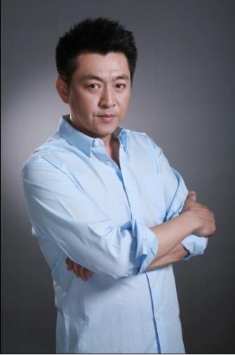 《敌后便衣队》杀青 庹宗华硬汉难舍剧组情深