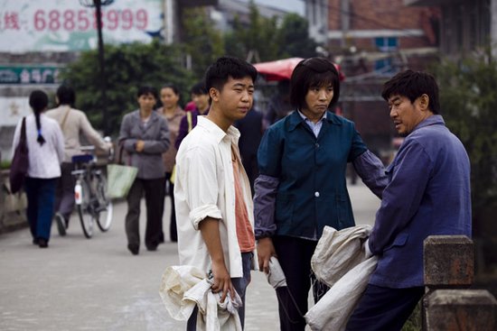 《创业年代》热拍 迟蓬上演“纽扣”大作战