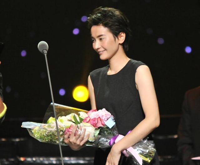 李媛受邀出席盛典 获年度最具潜力女演员大奖