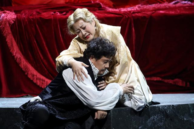 凯丽《哈姆雷特》收官 观众依依不舍乔特鲁特