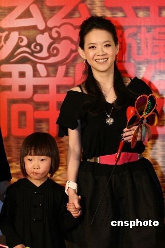 曾宝仪默许妈妈“姐弟恋”：只关心她开不开心