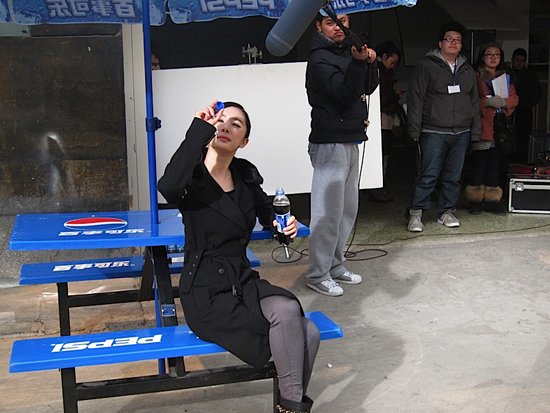 杨幂友情客串网络微电影戏中与余文乐绝缘