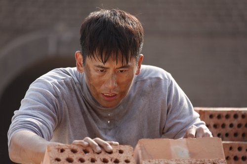 情感剧《二叔》杀青 痞子英雄二叔有担当