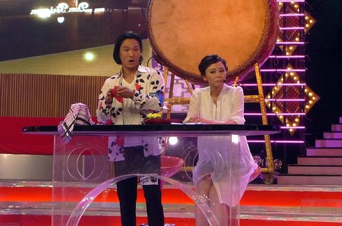 张恒杜德伟演“世界杯夫妻” 大秀魔术呼过瘾