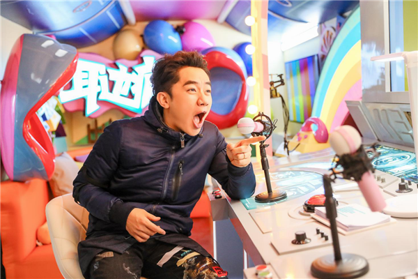 王祖蓝被整蛊进女生宿舍，宿管：你该吃药了