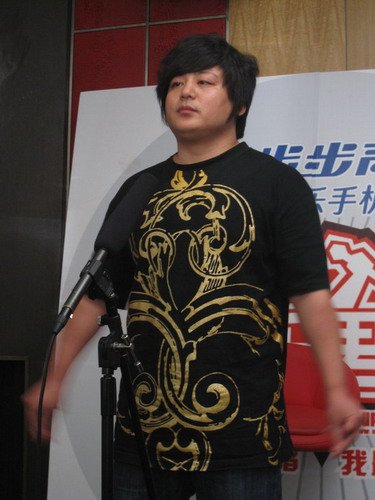 广州唱区再现独臂传奇 特殊快男笑对人生