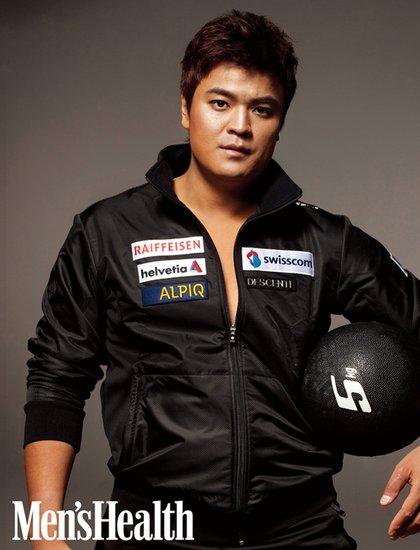 孙谭菲携棒球选手运动写真 完美身材展健康美