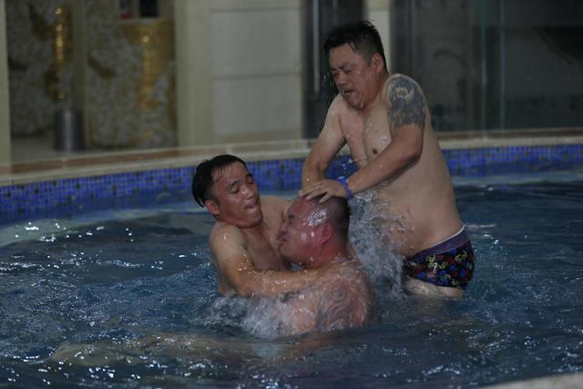 赵家班宋晓峰《槑头槑脑》首播超《余罪》