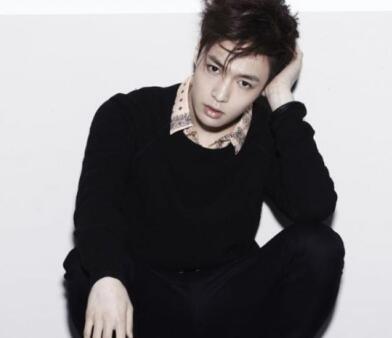 张艺兴、郑秀晶再组CP 《毕业季》上演新恋情