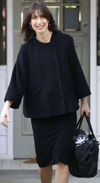 英国首相夫人穿丁字裤装扮被狗仔队抓拍(图)