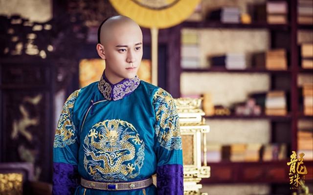 观看《龙珠传奇》 腾讯娱乐讯 由秦俊杰主演的清宫浪漫传奇电视剧