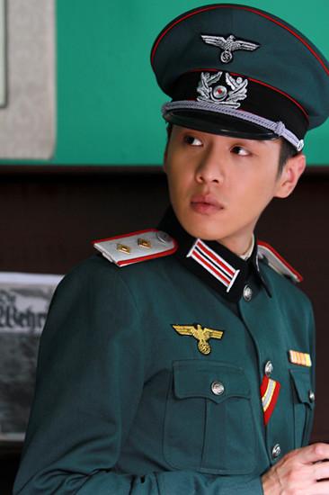 张若昀《新雪豹》热播 周卫国领军国民硬汉