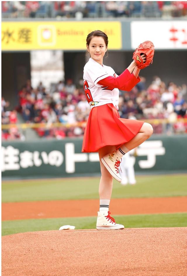 莫西干回到故乡 前田敦子短裙为棒球赛开球 娱乐 腾讯网