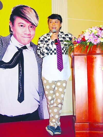 蔡康永宣传新书 建议把微博粉丝改成关注者_