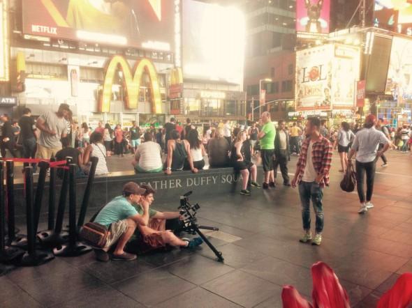 郭明翔暂停工作远赴美国 创作短片《结》送好友