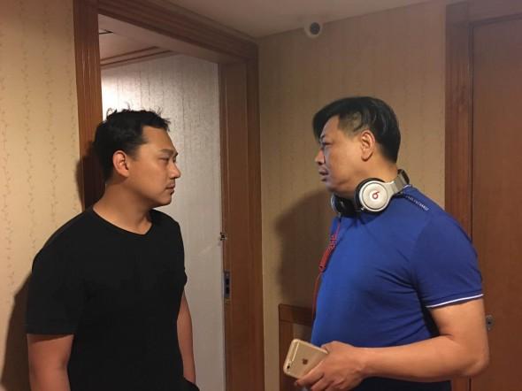 电影《足球星梦》热拍 男主角李健仁现场搞怪