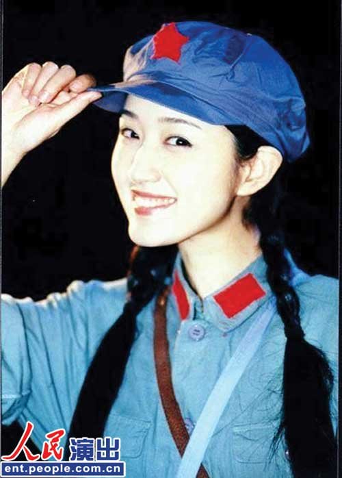 图揭杨钰莹毛宁"亲密关系" 童年舞台照曝光