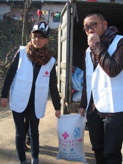 《乐拍乐高》船长NOVA贵州慰问 唱90后风采之歌