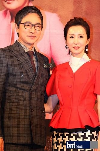 《百年的遗产》发布会 柳真李廷镇演绎豪门生活