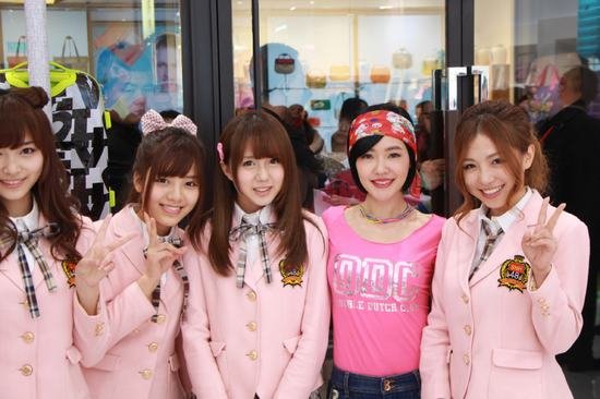 携<em>akb48中国姐妹团</em>snh48一