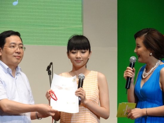 刘惜君担任留守儿童关爱大使 为孩子献唱金曲