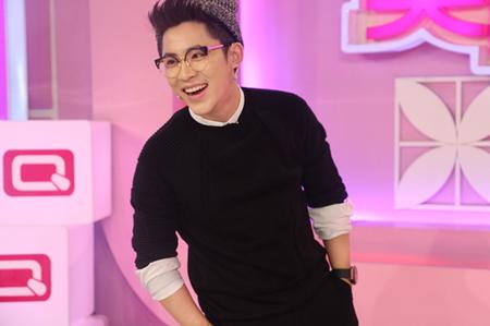 马锐录制《美丽俏佳人》 帽子戴出时尚新高度