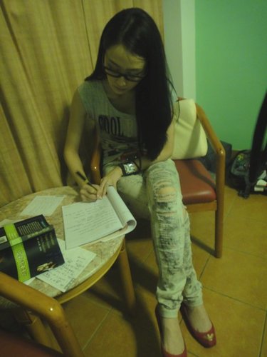 明星学英语大热娱乐圈 林鹏剧组背单词(图)