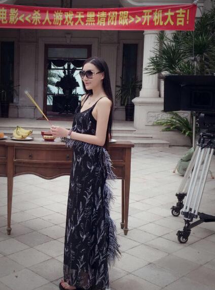 吴晴主演电影《杀人游戏天黑请闭眼》热拍中