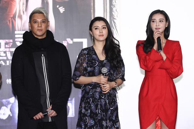 《恶灵之门》北京首映 导演表演分尸魔术