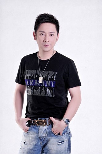 饶天亮延续撒盐路线 《我爱的人不爱我》掀狂潮