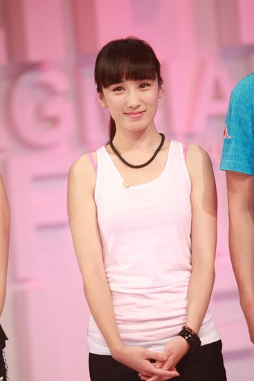 李艳节目现场秀越剧 袭人变成贾宝玉