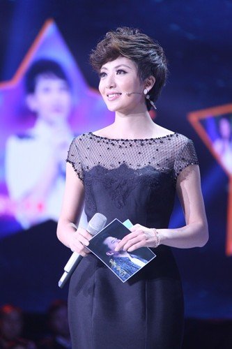 女主持紫檀为坚持梦想而感动 为盲人选手拉票