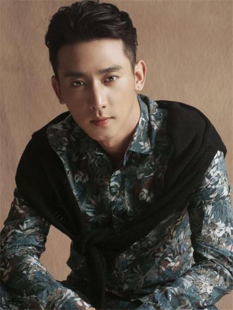 《十里洋场拾年花》热拍 于轩鸿灏扮相帅气有型