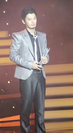 芦芳生出席2011大剧盛典 获最佳男配角奖