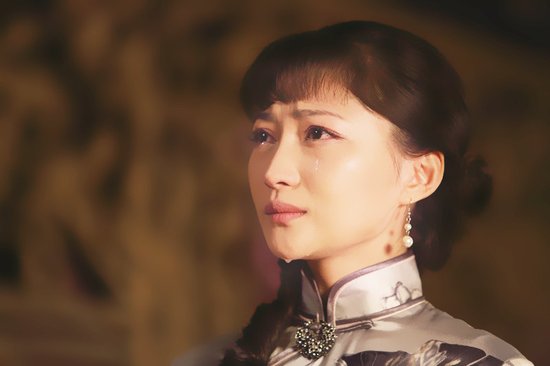 葛玟希《玉魂》杀青 白富美变身烽烟烈女