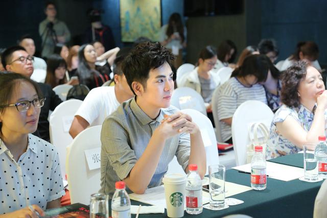 张晓龙出席历史讲座 倾授清朝历史宫廷礼仪