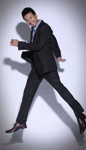 陈保元演绎都市“高富帅” 多款造型玩味十足