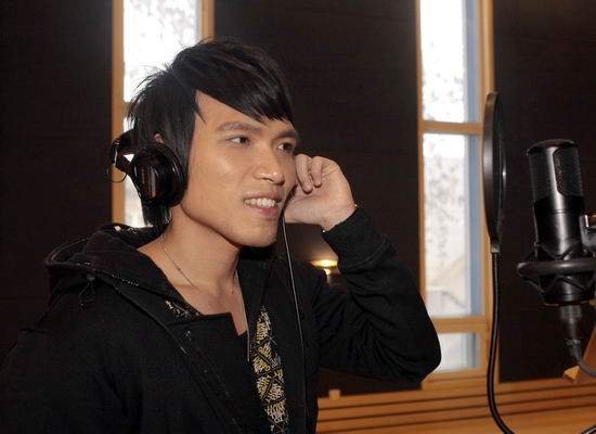 杨宗纬东方卫视跨年 剥开2012最后一只洋葱