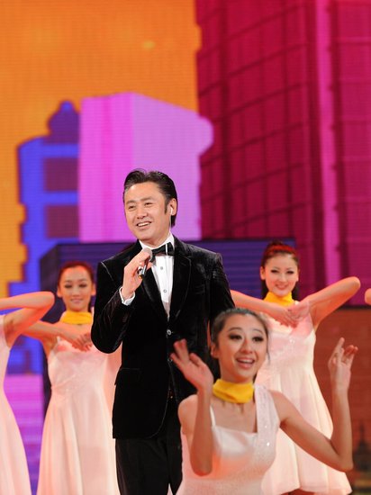 网友热猜 吴秀波春晚 造型