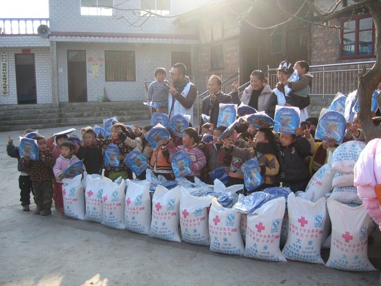 《乐拍乐高》船长NOVA贵州慰问 唱90后风采之歌