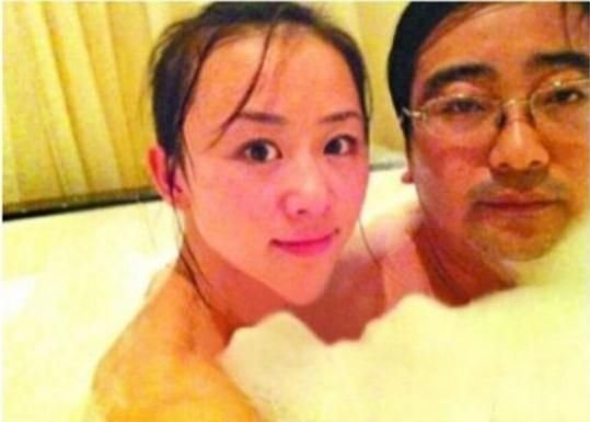 女主播自曝与包养官员通话记录 称曾被骂婊子