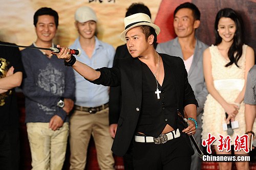 欧弟疑与富二代女友分手 感叹被岳父嫌弃太穷