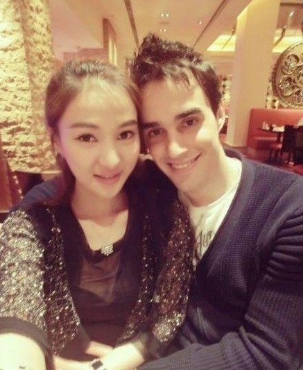 组图:郭美美被爆当外围女暗指其卖淫 与超跑