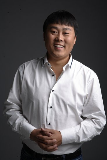 刘大成感恩父亲节 深情唱响《父亲 我记住了》