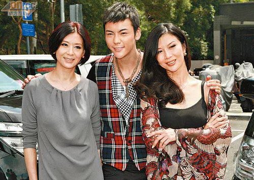 陈伟霆新剧未出轨先出血 阿sa不追问阿娇绯闻