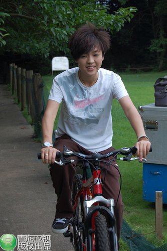 花儿朵朵18强踏上时光机 重返清纯校园