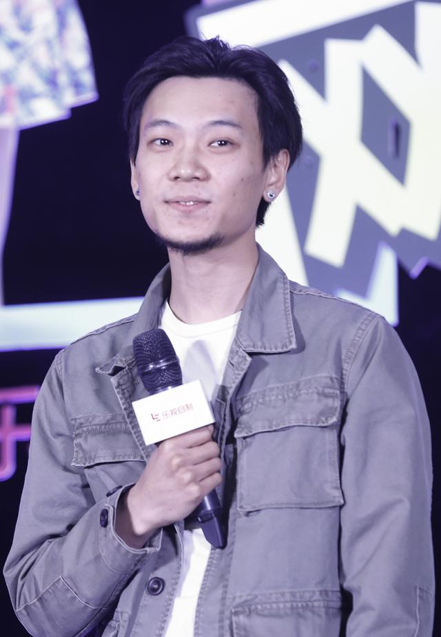 韩志硕秀流利中文 谈婚姻观：男人应担负重任