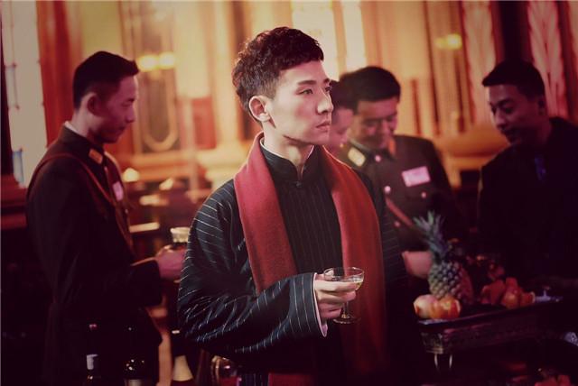 《十里洋场拾年花》热拍 于轩鸿灏扮相帅气有型