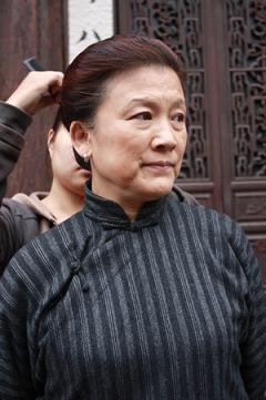 《肉中刺》热拍 宋春丽深度潜伏显过人智慧