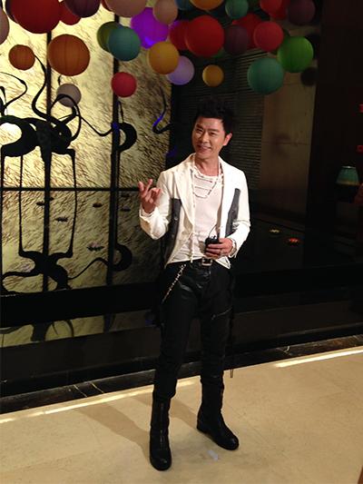 伍思凯登央视秋晚献唱 《海上明月》牵手郁可唯